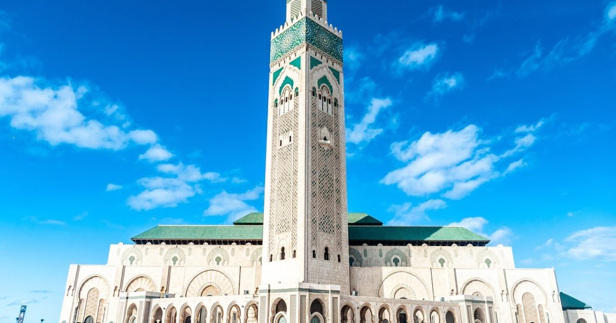 the hassan ii mosque, mosque, casablanca, morocco, nature, africa, minaret, mosquée, l'atlantique, sky, maroc, océan, atlantic, clouds, afrique, religion, building, moroccan, sea, architecture, arabic, travel, muslim, blue mosque